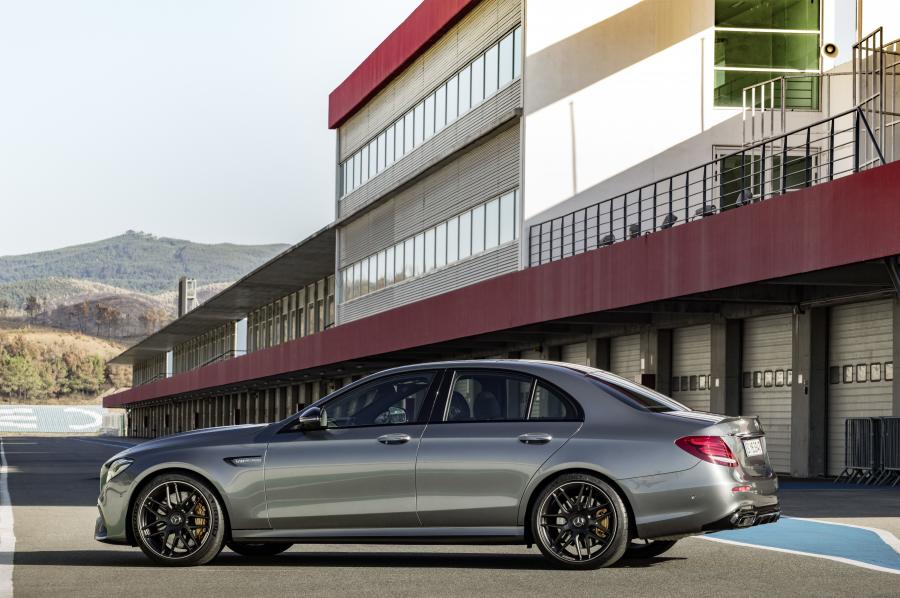  Mercedes-AMG E63 S 4Matic 2017 года  (WW) (фото 22 из 52)